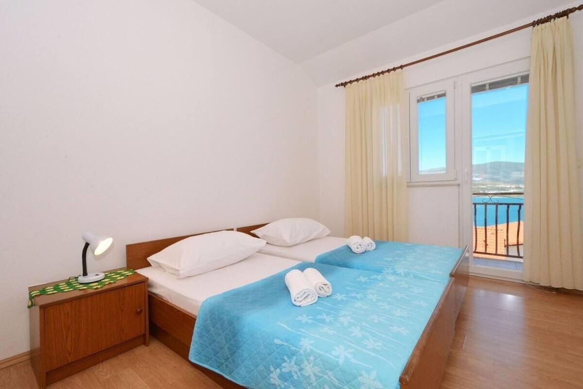Apartments Sima Трогир Екстериор снимка