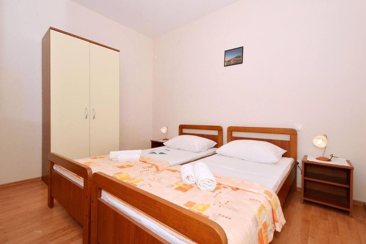 Apartments Sima Трогир Екстериор снимка