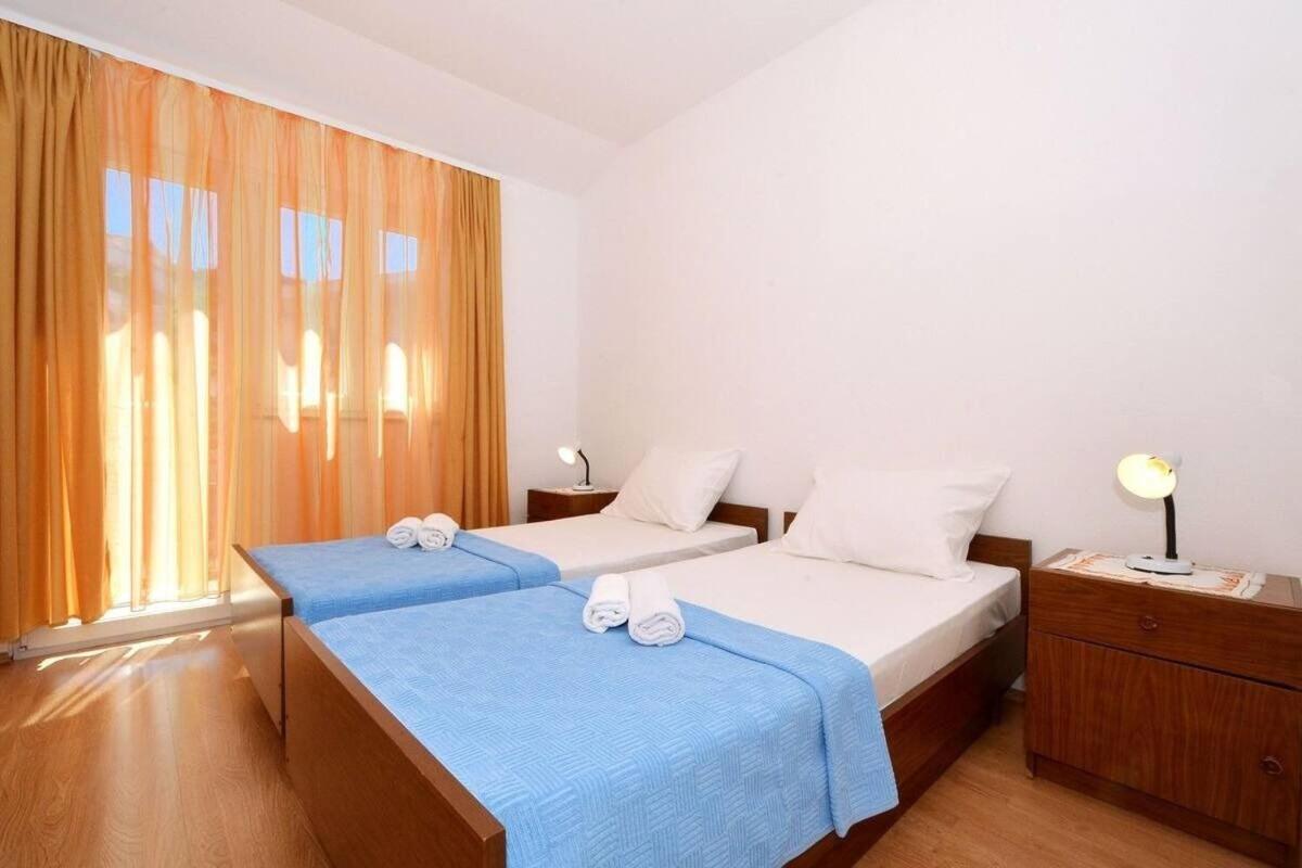 Apartments Sima Трогир Екстериор снимка
