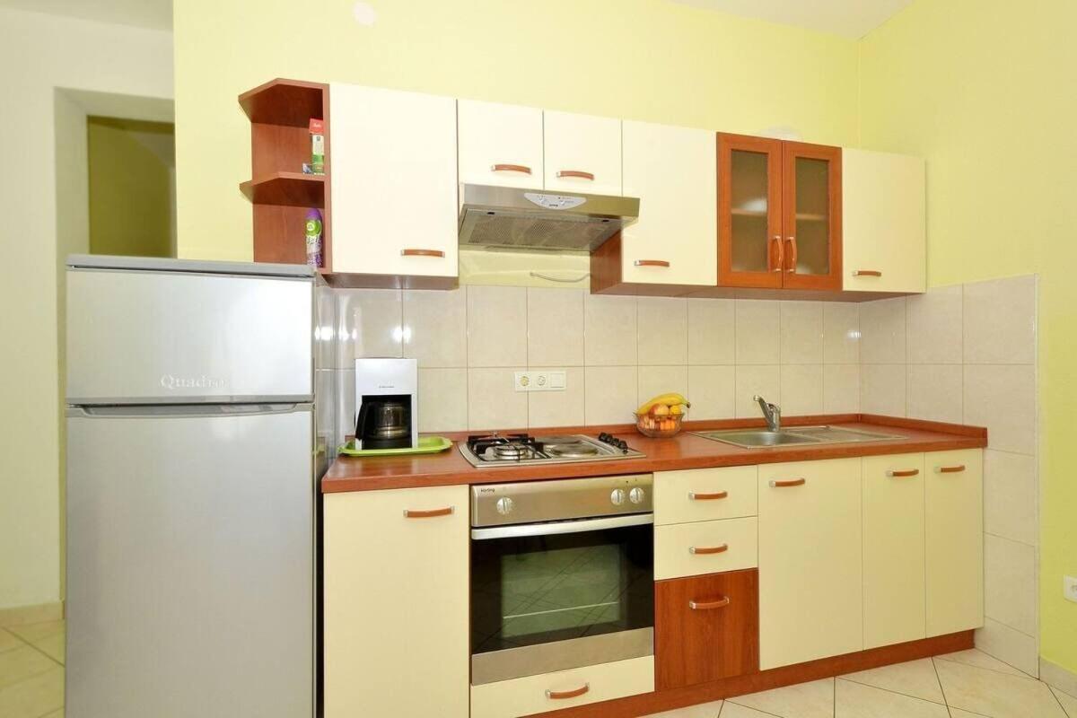 Apartments Sima Трогир Екстериор снимка