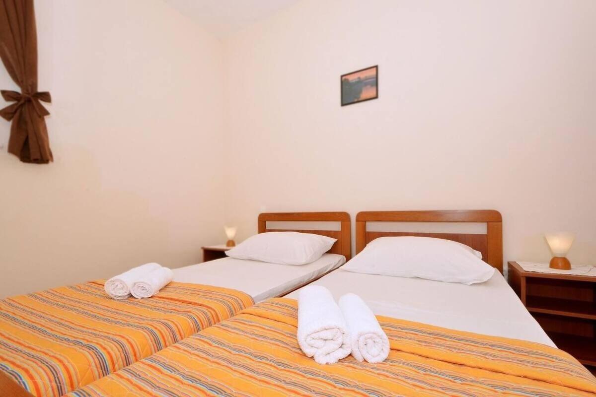 Apartments Sima Трогир Екстериор снимка
