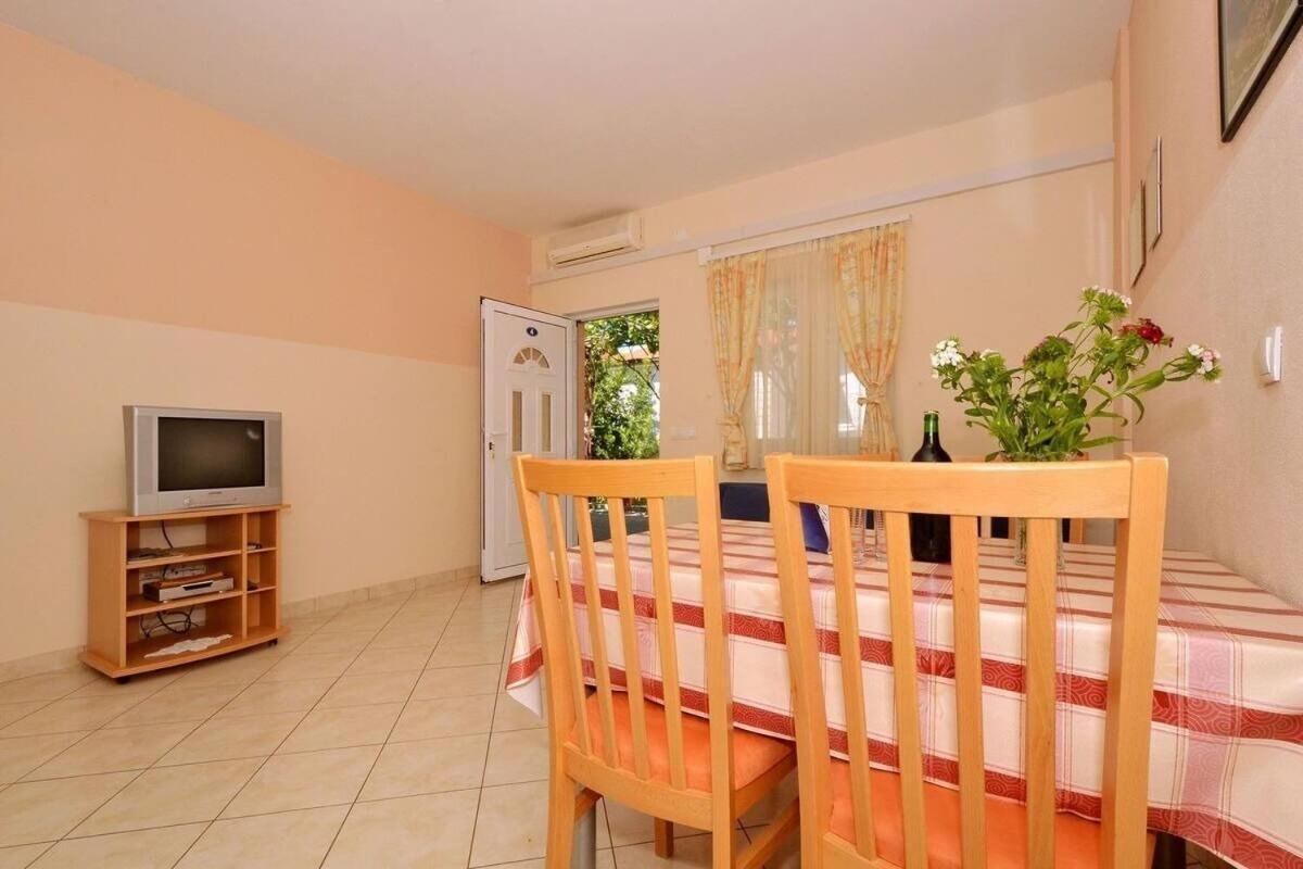 Apartments Sima Трогир Екстериор снимка