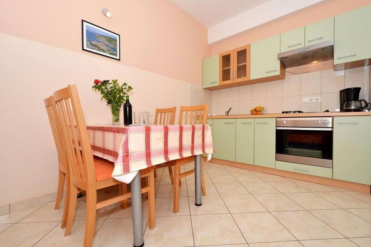 Apartments Sima Трогир Екстериор снимка