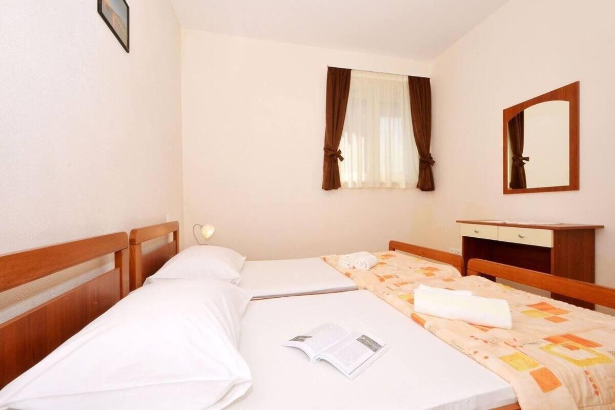 Apartments Sima Трогир Екстериор снимка