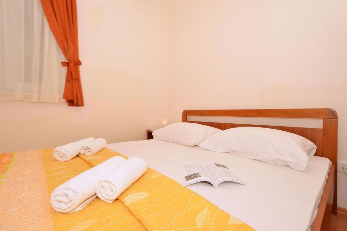 Apartments Sima Трогир Екстериор снимка