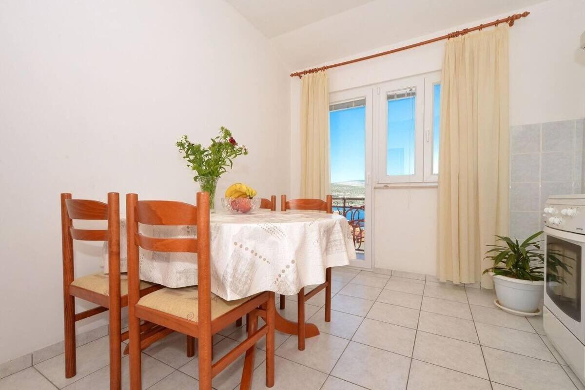 Apartments Sima Трогир Екстериор снимка