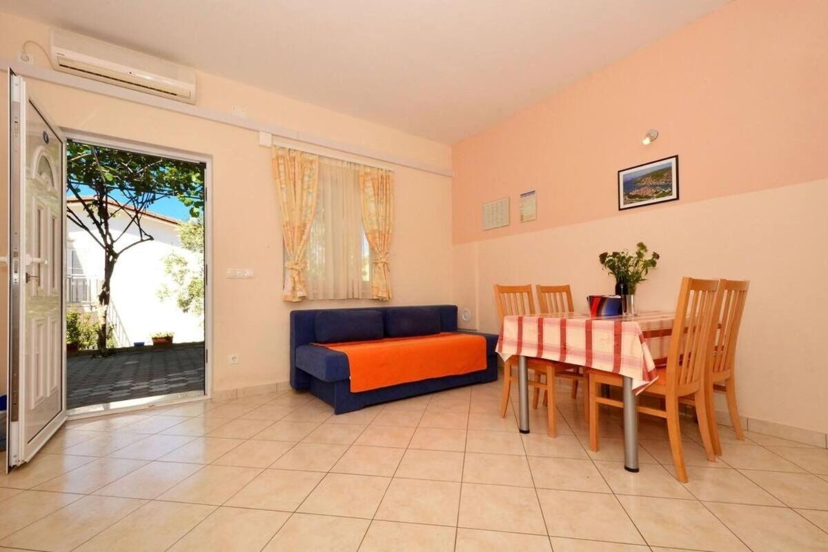 Apartments Sima Трогир Екстериор снимка