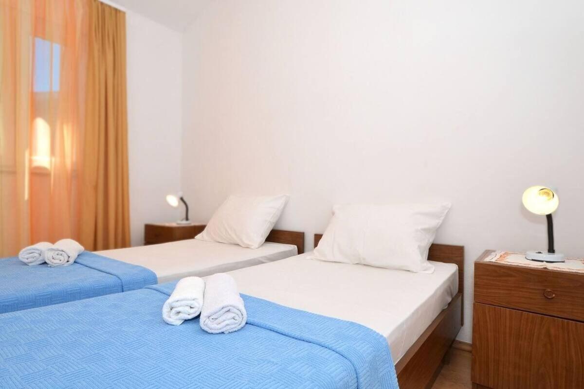 Apartments Sima Трогир Екстериор снимка